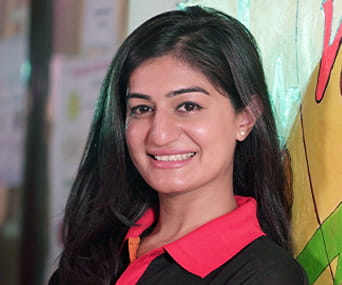 Headshot of Dinika Bhatia